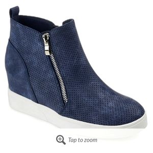 It's a size 10 shoe brand new never worn